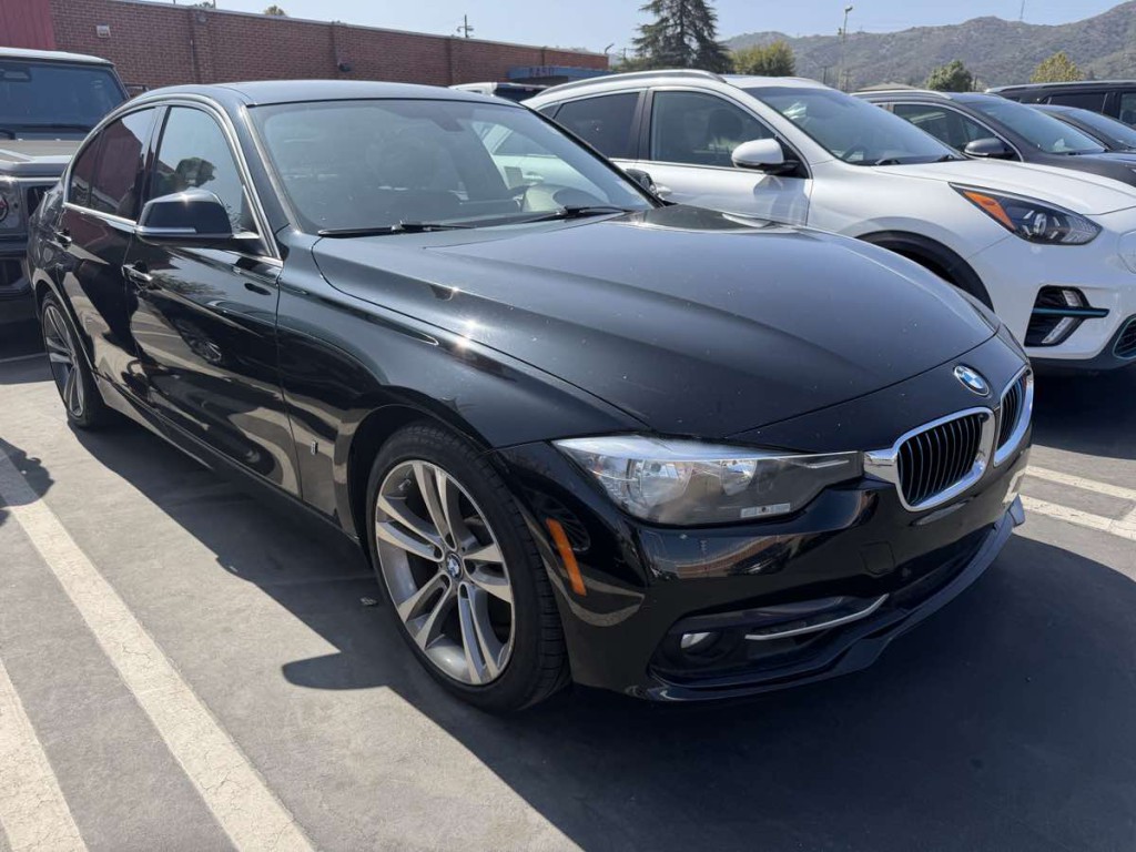 2017 BMW 3 Series Image 4
