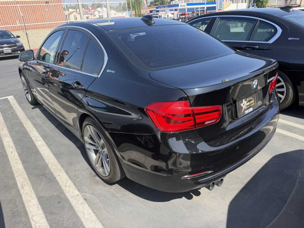2017 BMW 3 Series Image 5