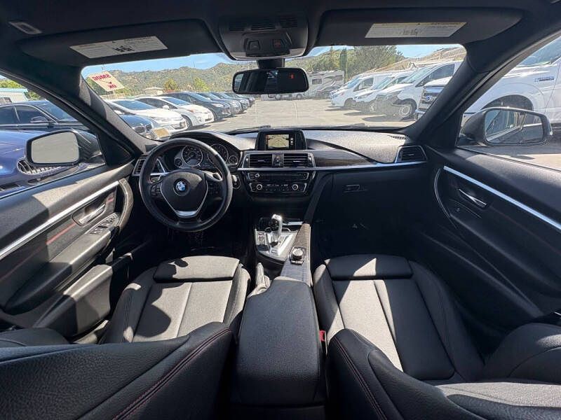 2017 BMW 3 Series Image 11