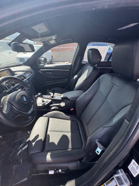 2017 BMW 3 Series Image 13