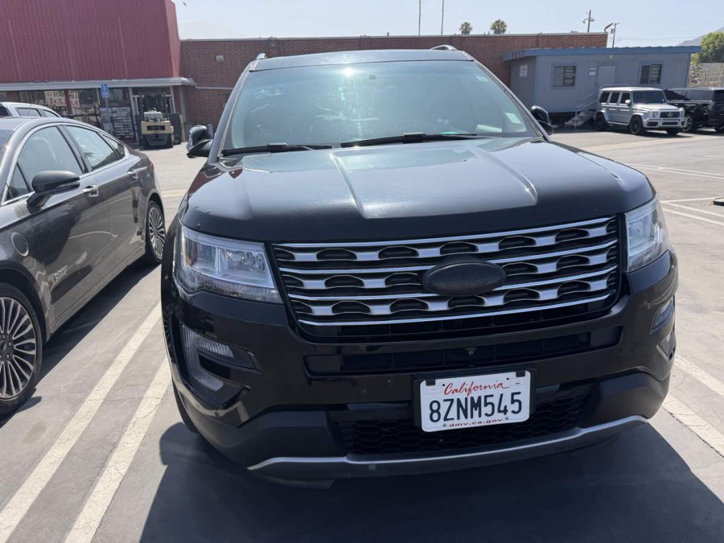 2016 Ford Explorer Image 2