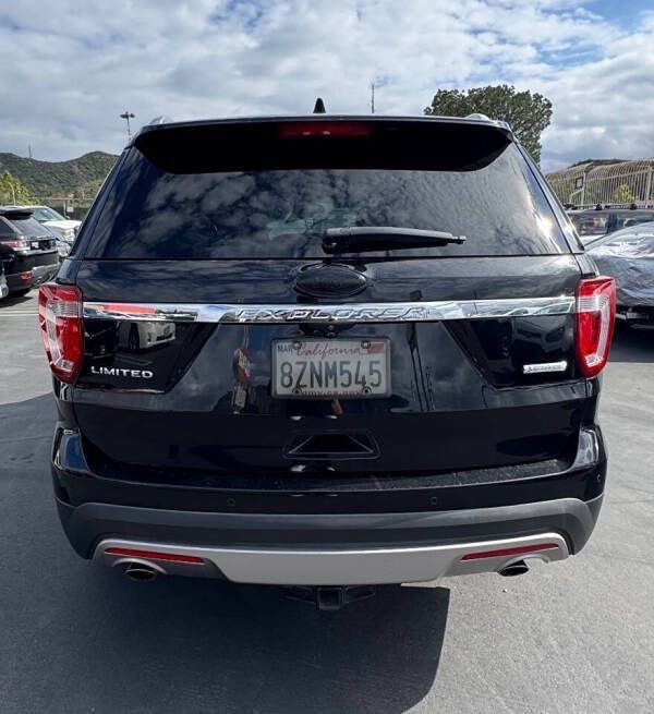 2016 Ford Explorer Image 11