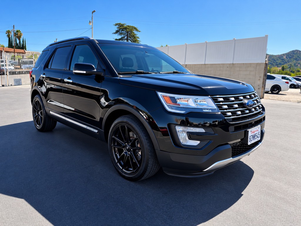 2016 Ford Explorer Image 1