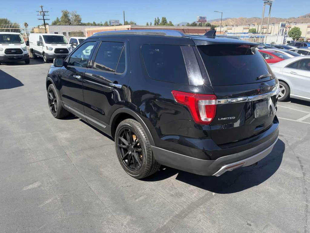 2016 Ford Explorer Image 5