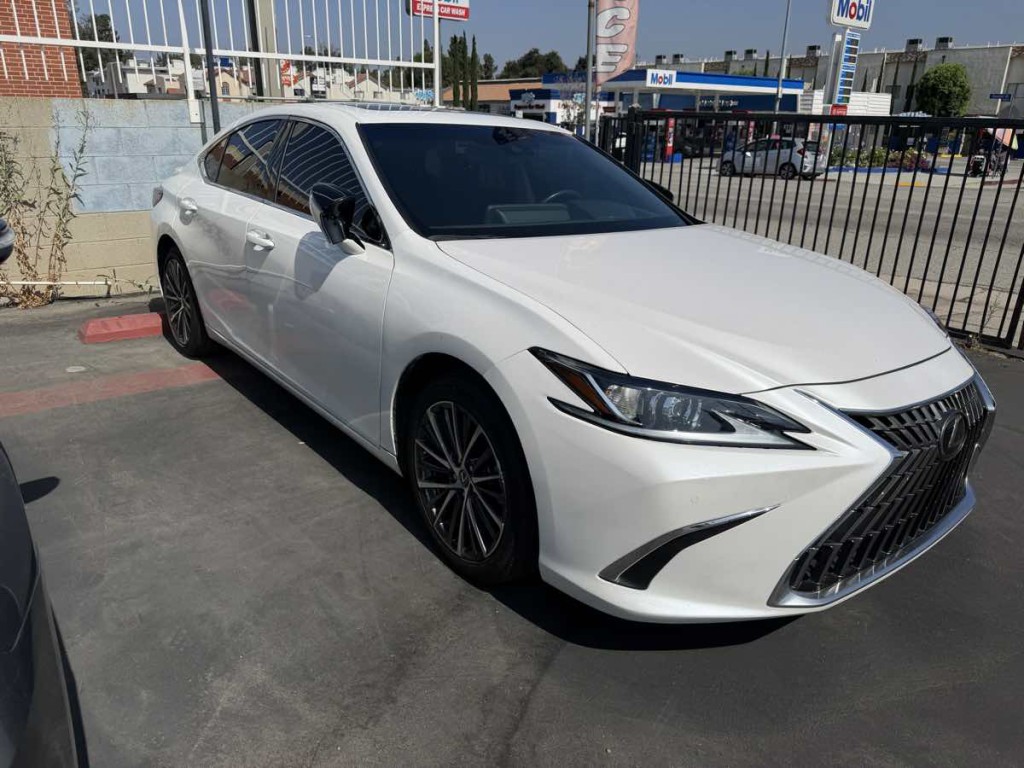 2024 Lexus ES 300 Image 1