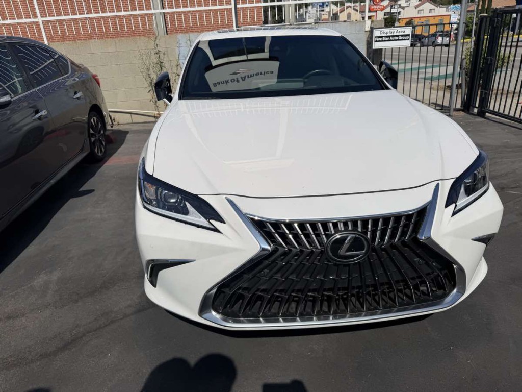 2024 Lexus ES 300 Image 2