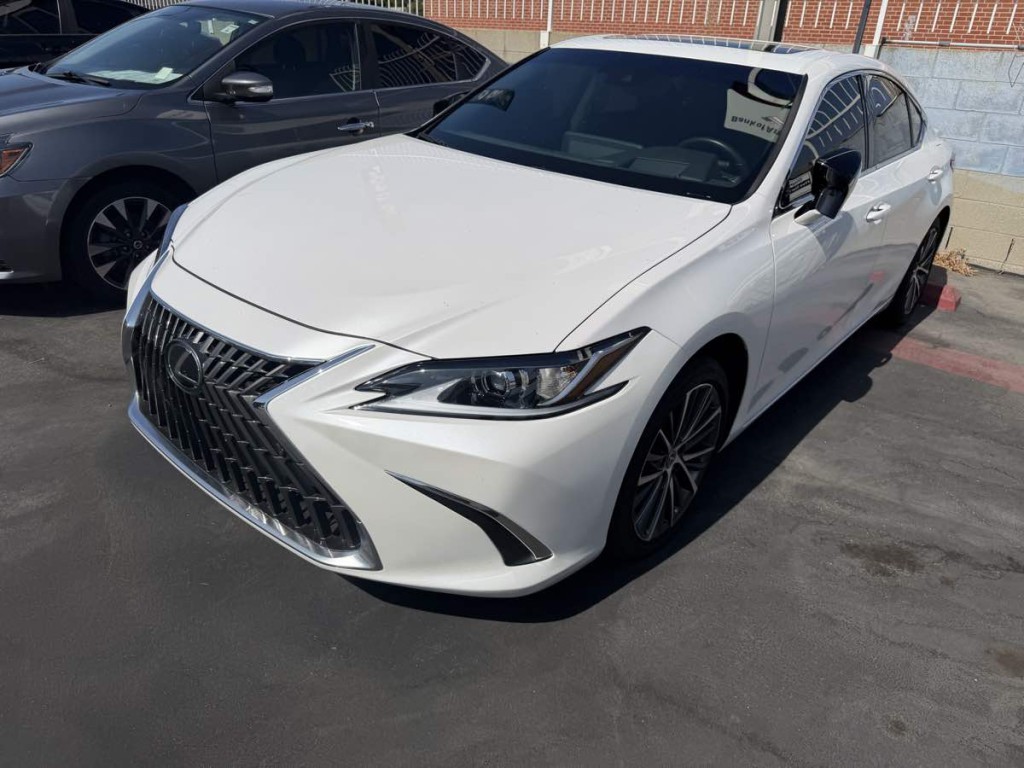 2024 Lexus ES 300 Image 3