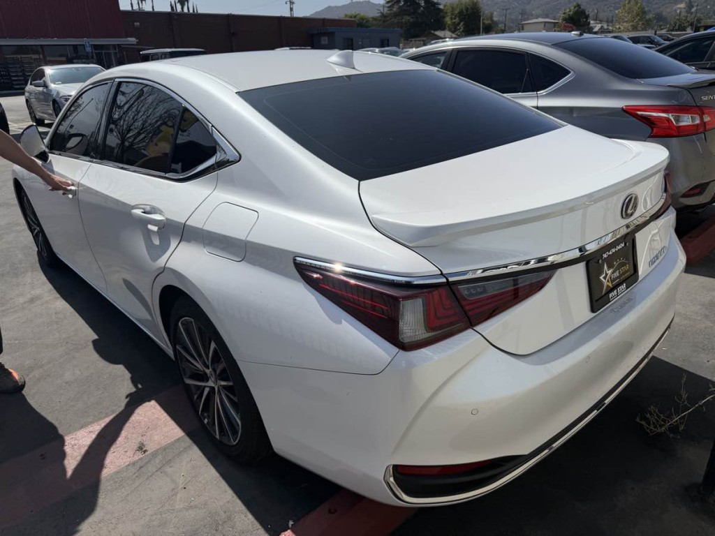 2024 Lexus ES 300 Image 9