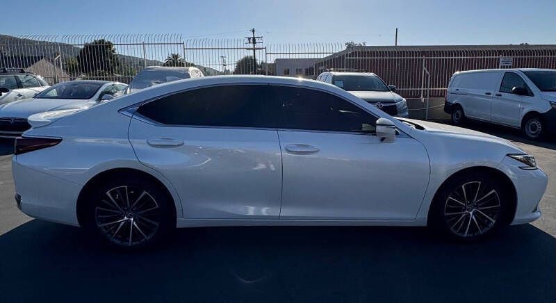 2024 Lexus ES 300 Image 11