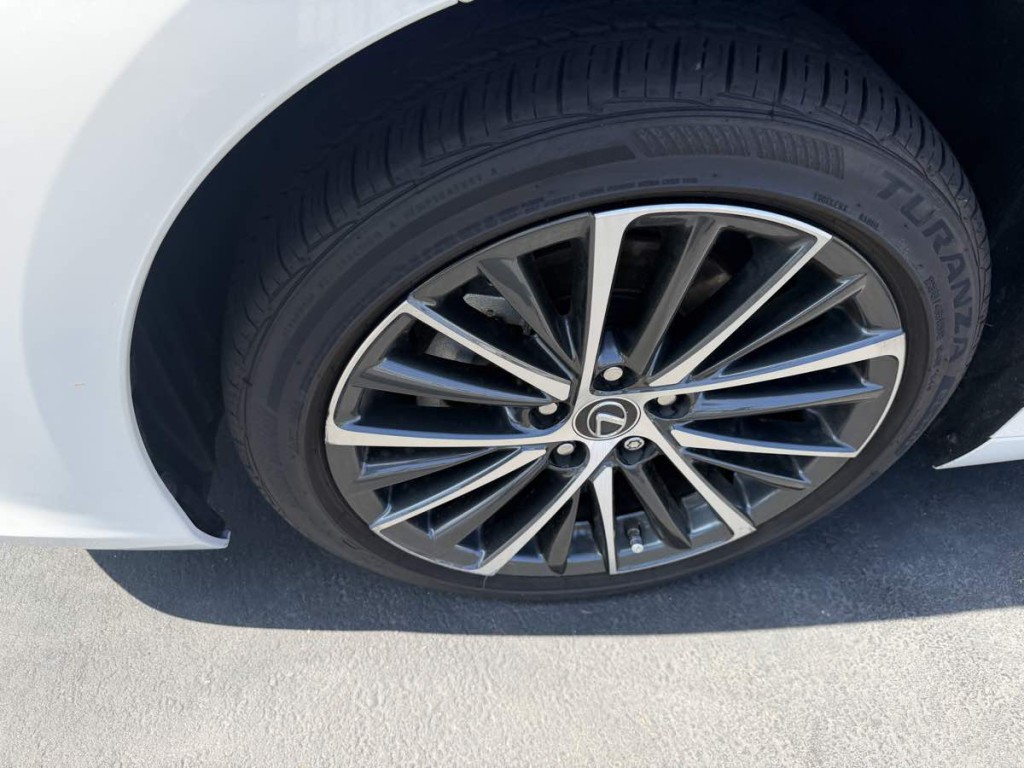 2024 Lexus ES 300 Image 12