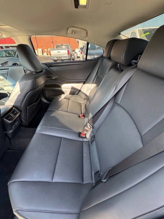2024 Lexus ES 300 Image 15