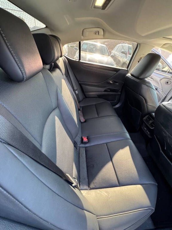 2024 Lexus ES 300 Image 16