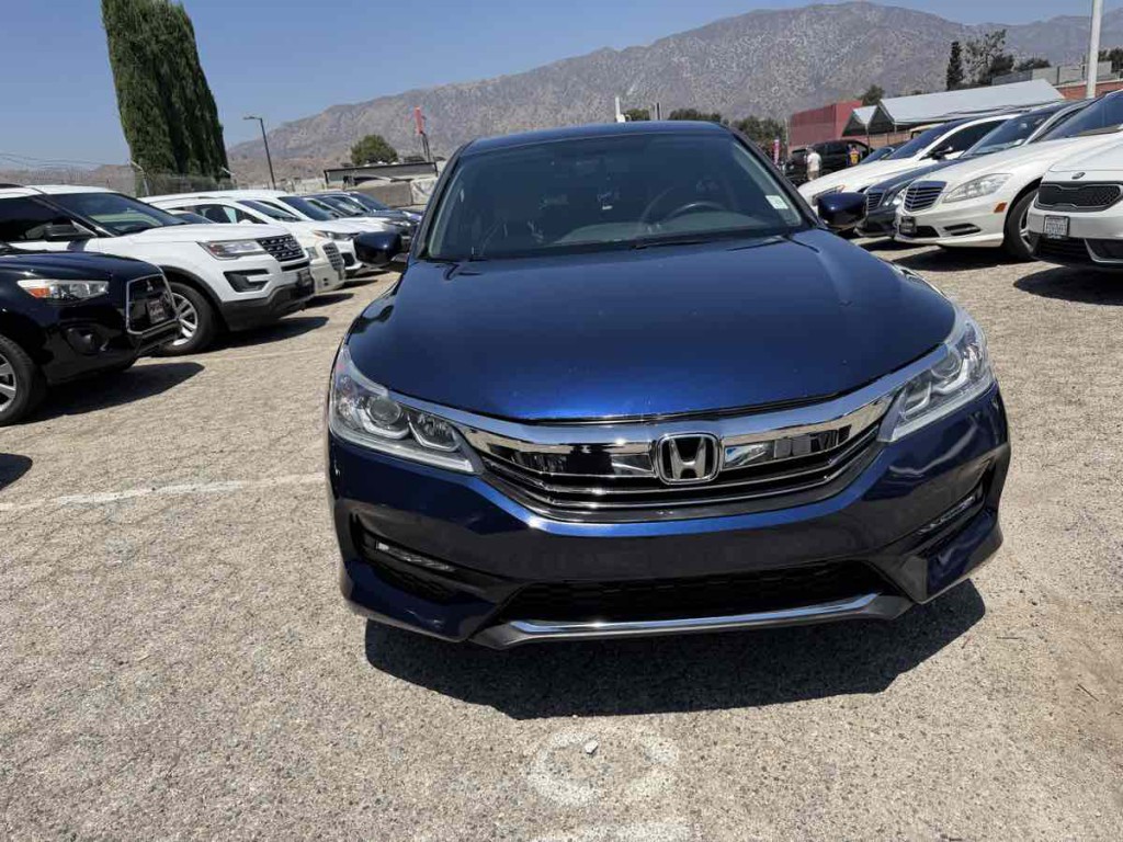 2017 Honda Accord Image 2