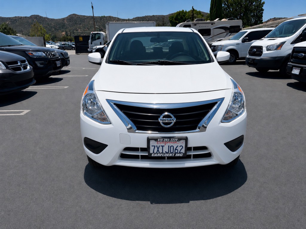 2017 Nissan Versa Image 2