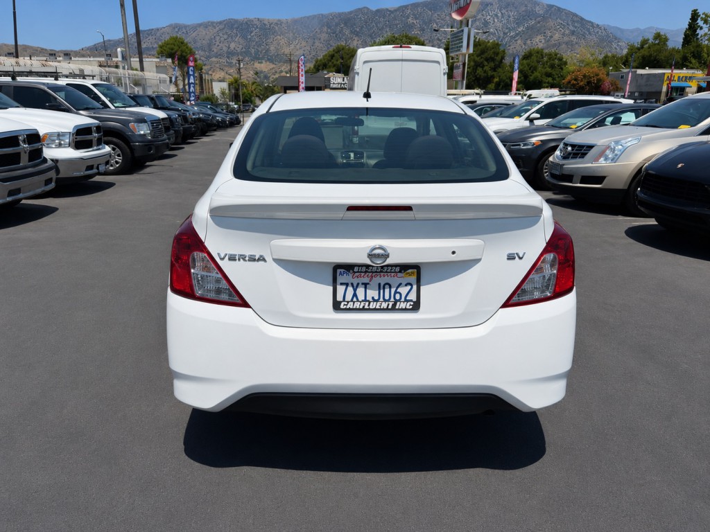 2017 Nissan Versa Image 5
