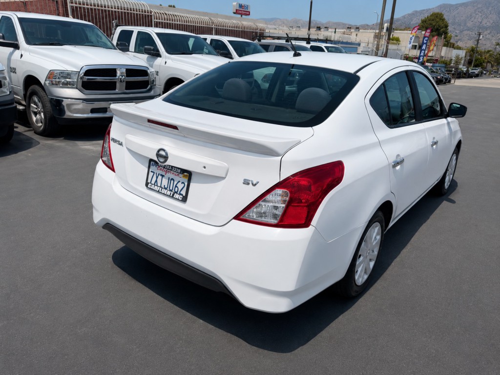 2017 Nissan Versa Image 6