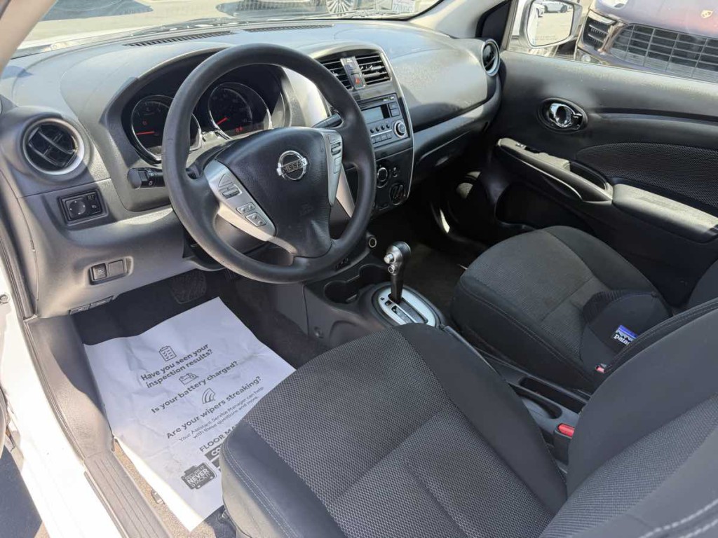 2017 Nissan Versa Image 8