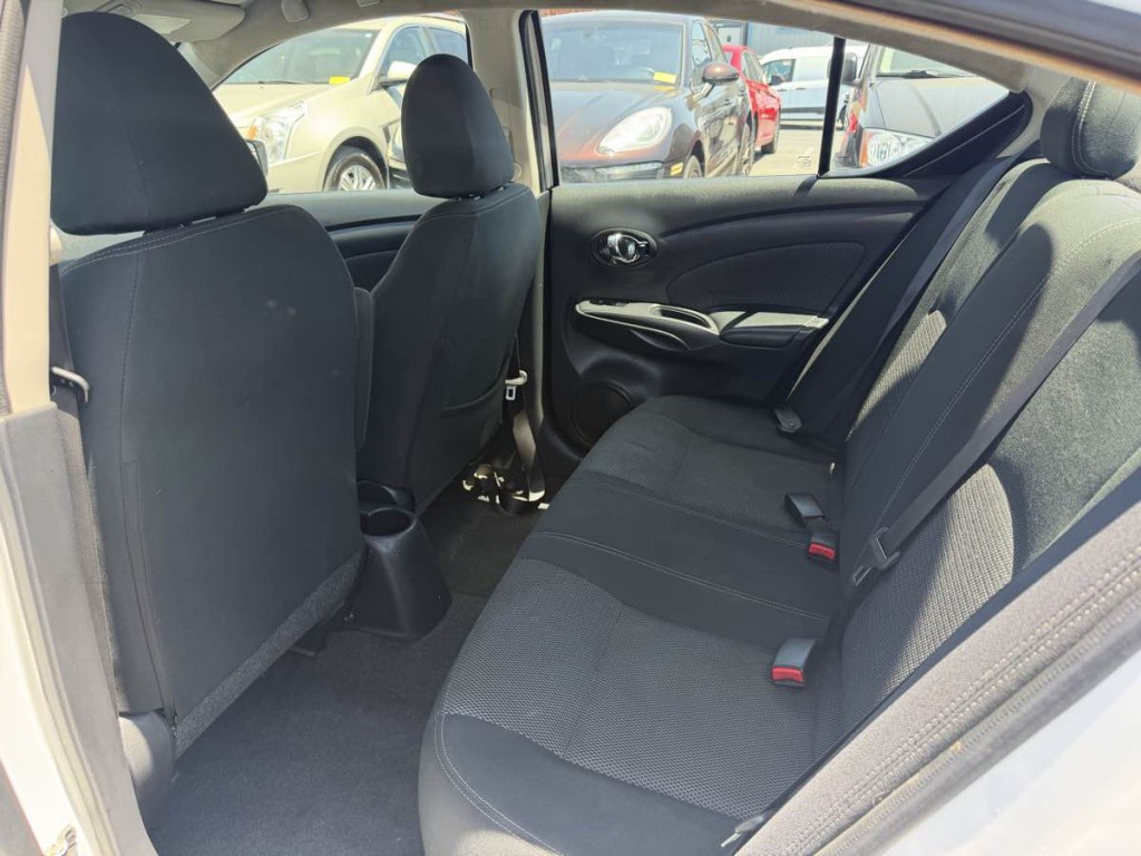 2017 Nissan Versa Image 10