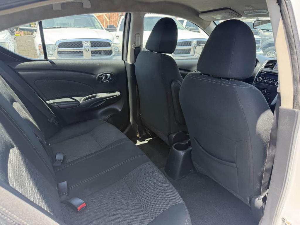 2017 Nissan Versa Image 11