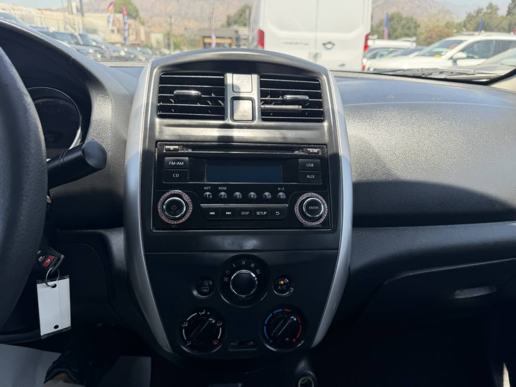 2017 Nissan Versa Image 17