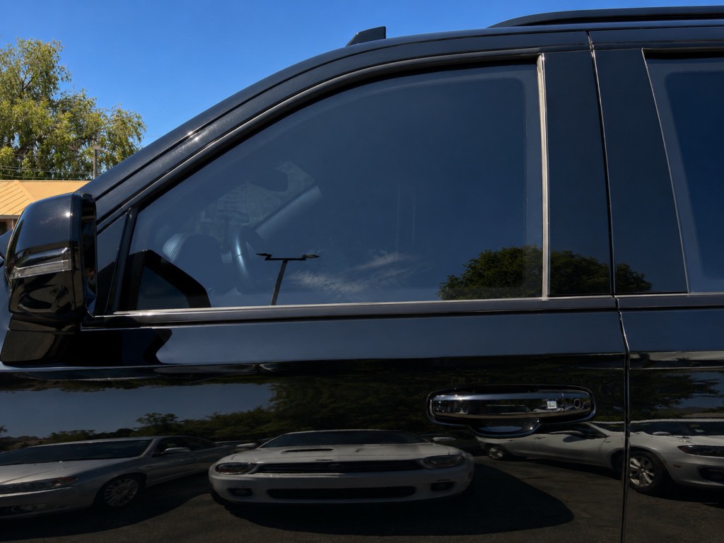 2024 Chevrolet Suburban Image 4