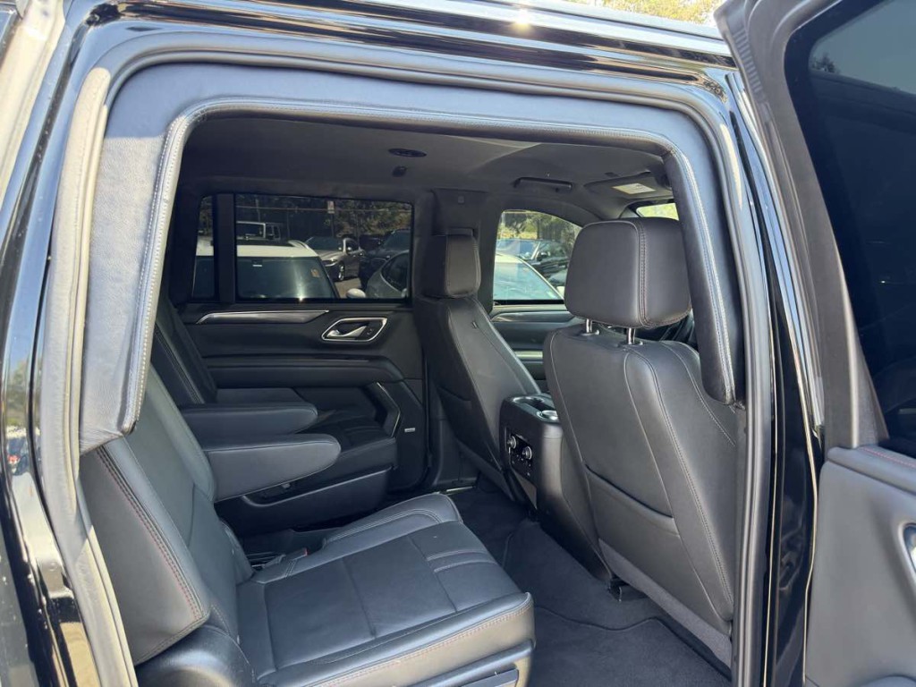 2024 Chevrolet Suburban Image 12