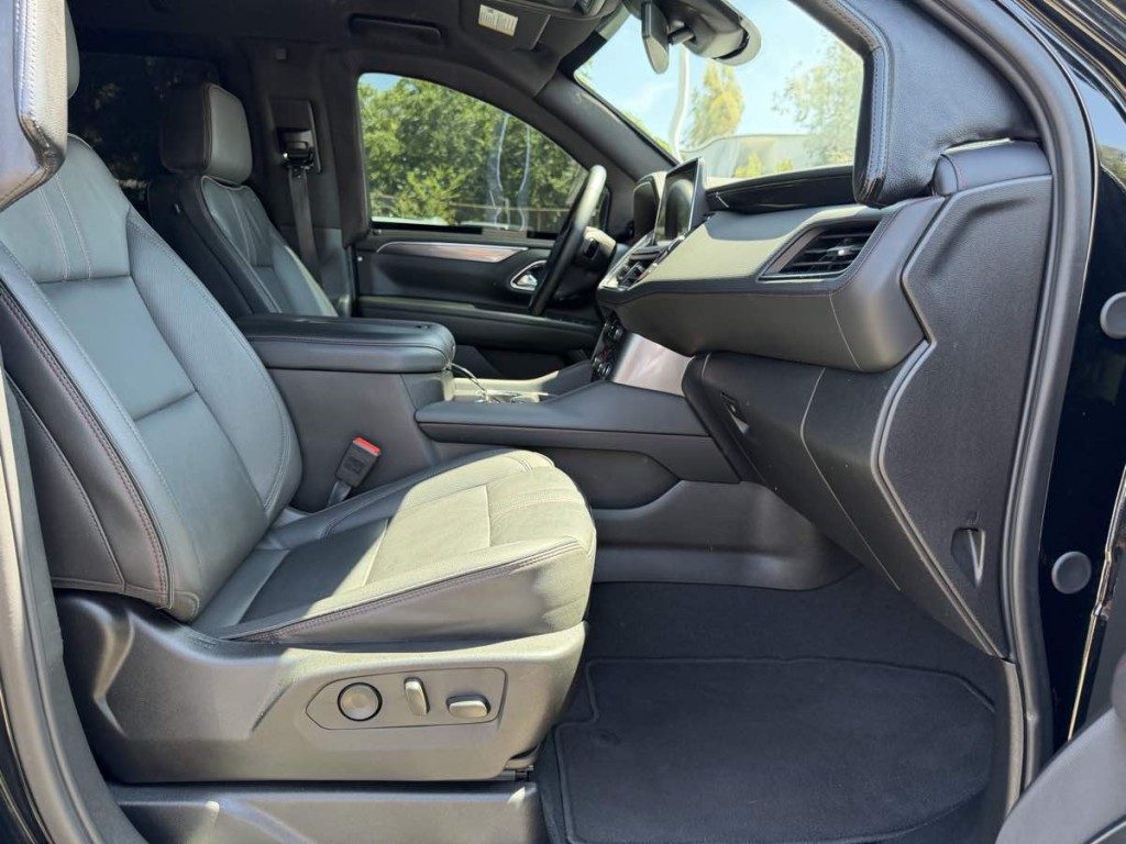 2024 Chevrolet Suburban Image 38