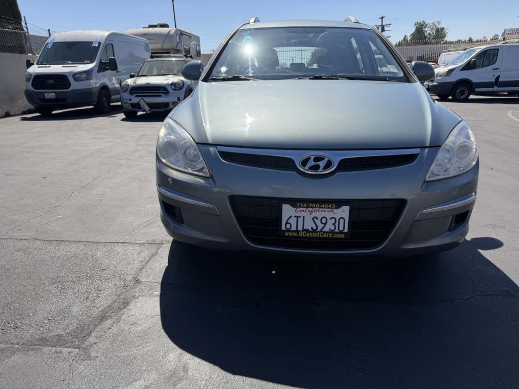 2011 Hyundai Elantra Image 2