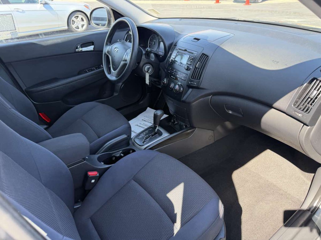 2011 Hyundai Elantra Image 9
