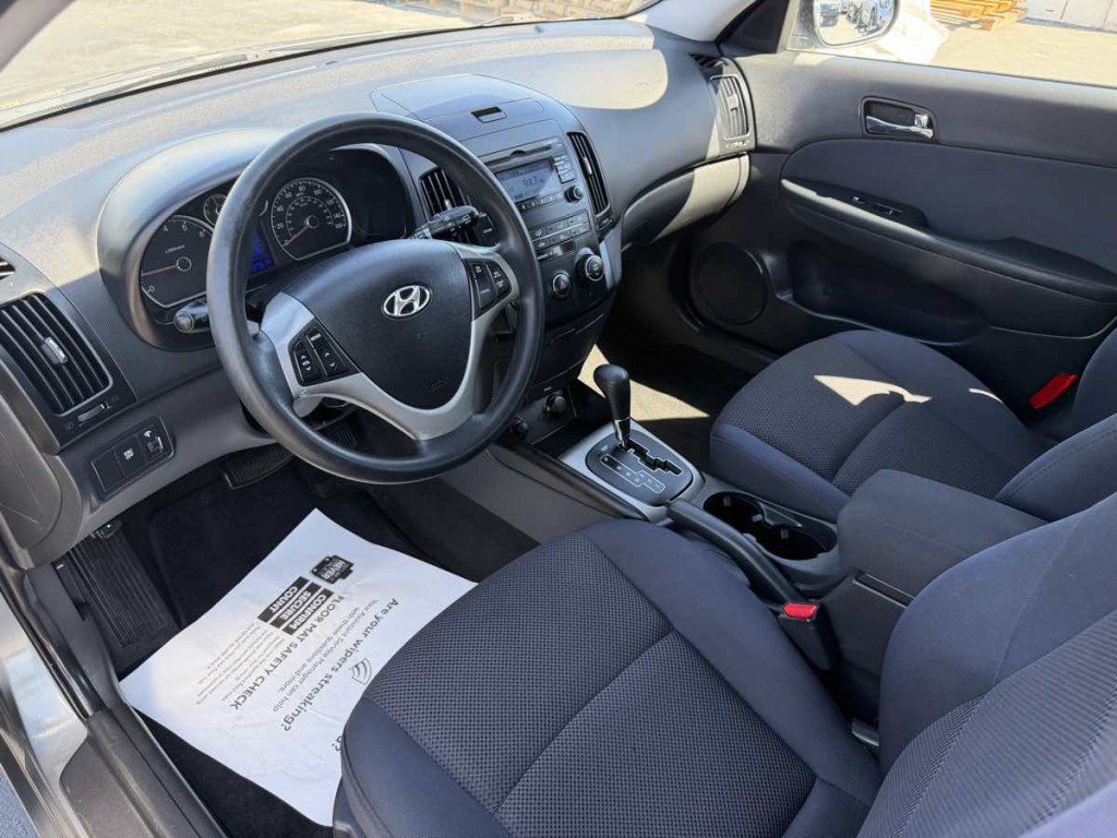 2011 Hyundai Elantra Image 10