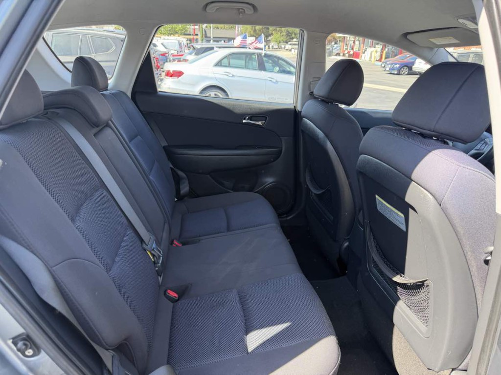 2011 Hyundai Elantra Image 11