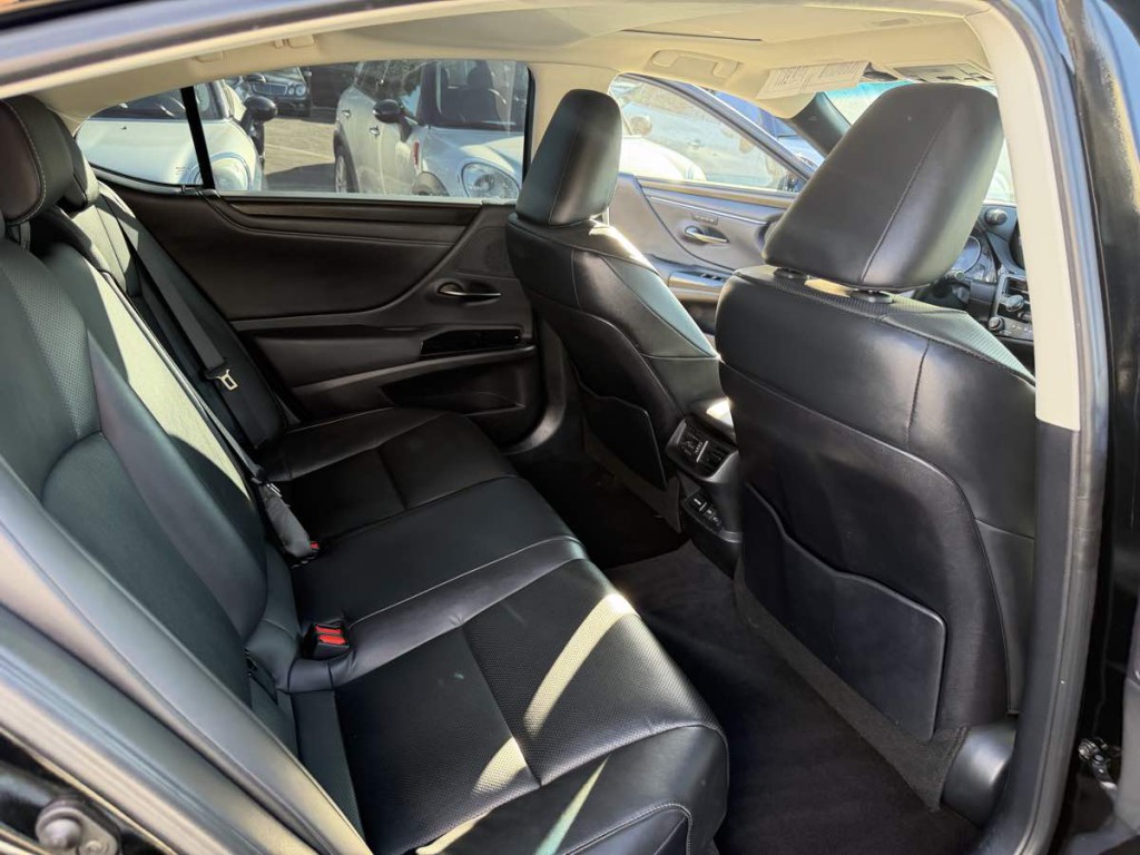 2023 Lexus ES 350 Image 21