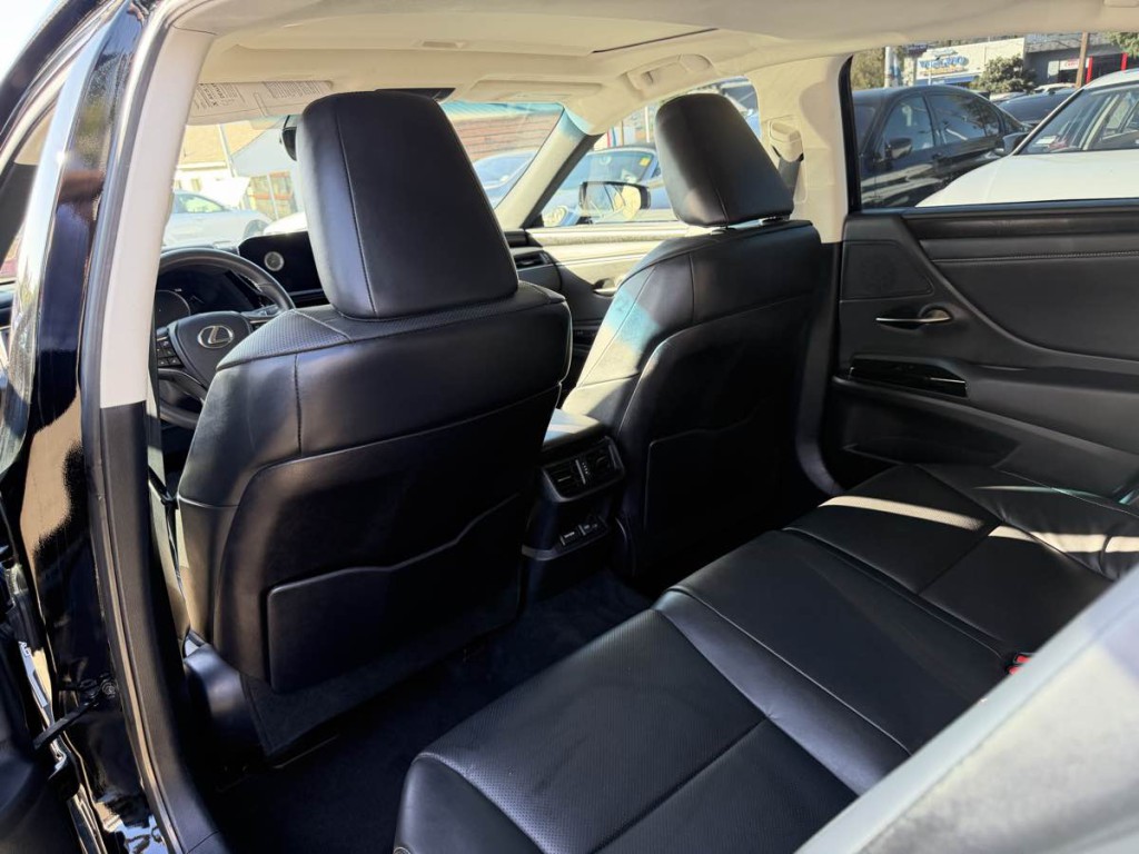 2023 Lexus ES 350 Image 24