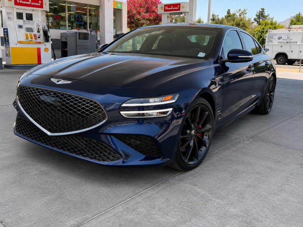 2023 Genesis G70 Image 1
