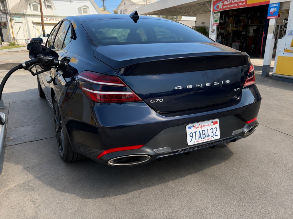 2023 Genesis G70 Image 2