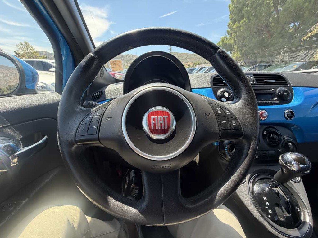 2015 FIAT 500 Image 9