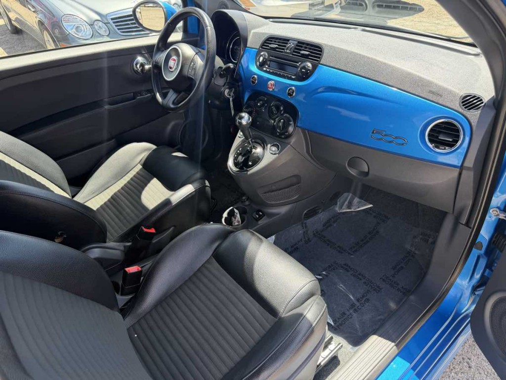 2015 FIAT 500 Image 11