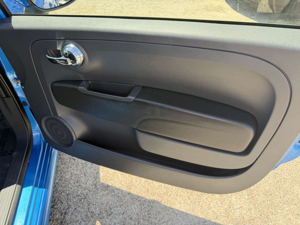 2015 FIAT 500 Image 12