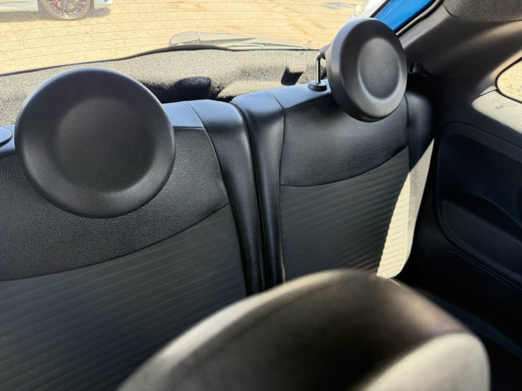 2015 FIAT 500 Image 16