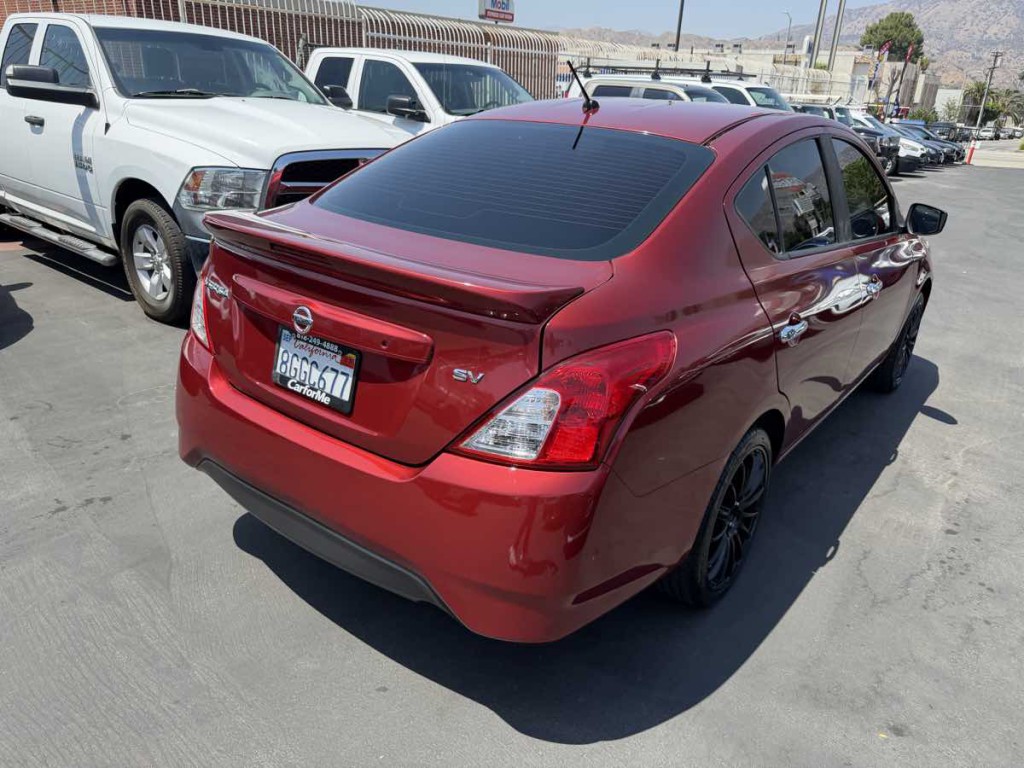 2018 Nissan Versa Image 2