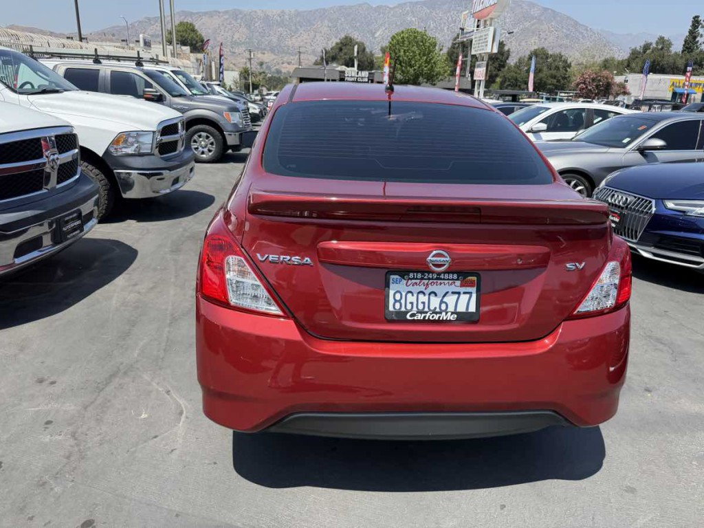 2018 Nissan Versa Image 3