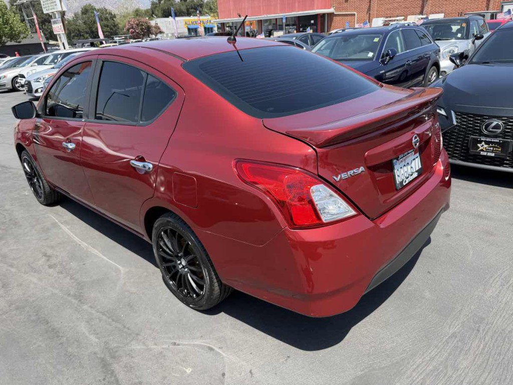 2018 Nissan Versa Image 4