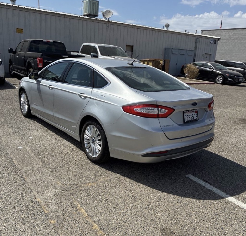2016 Ford Fusion Image 2