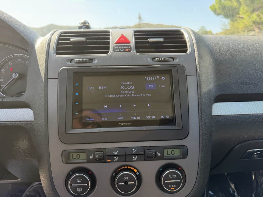 2005 Volkswagen Jetta Image 14