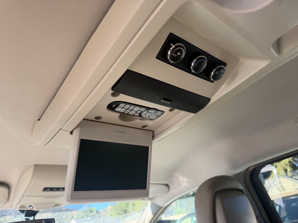 2013 Chrysler Town & Country Image 25
