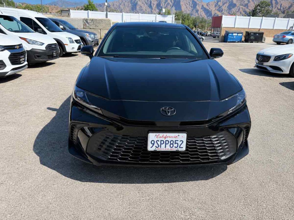 2025 Toyota Camry Image 2