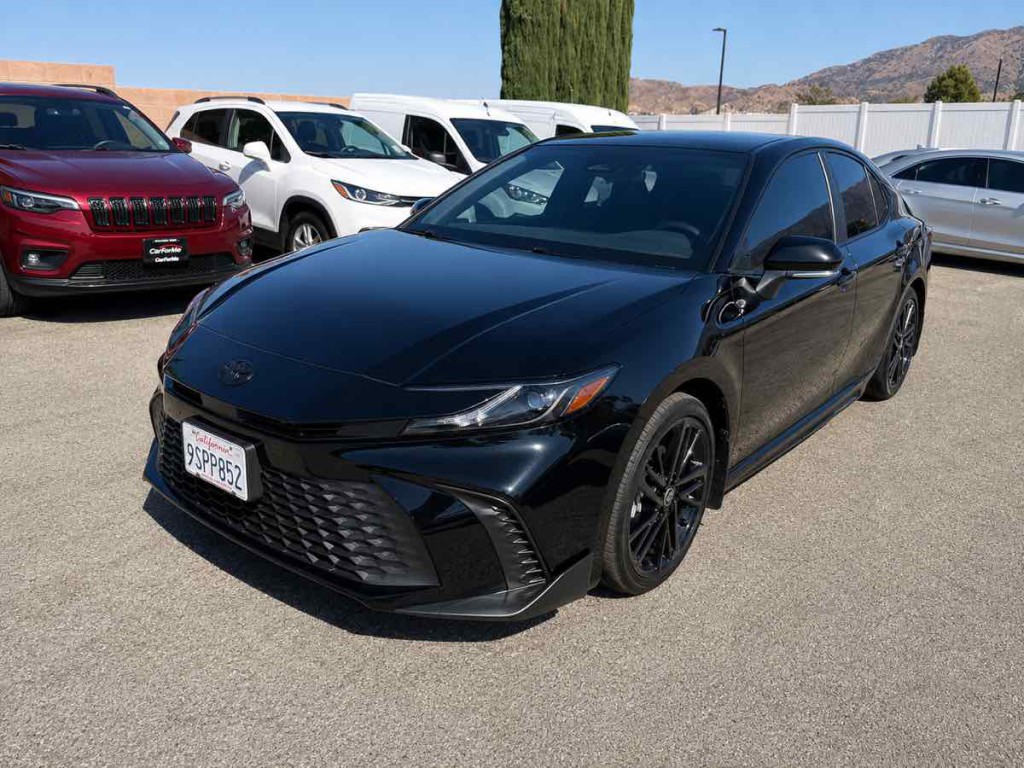 2025 Toyota Camry Image 3