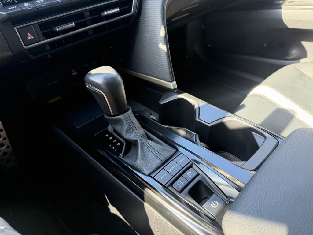 2025 Toyota Camry Image 15