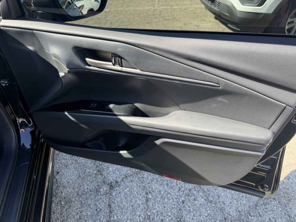 2025 Toyota Camry Image 17