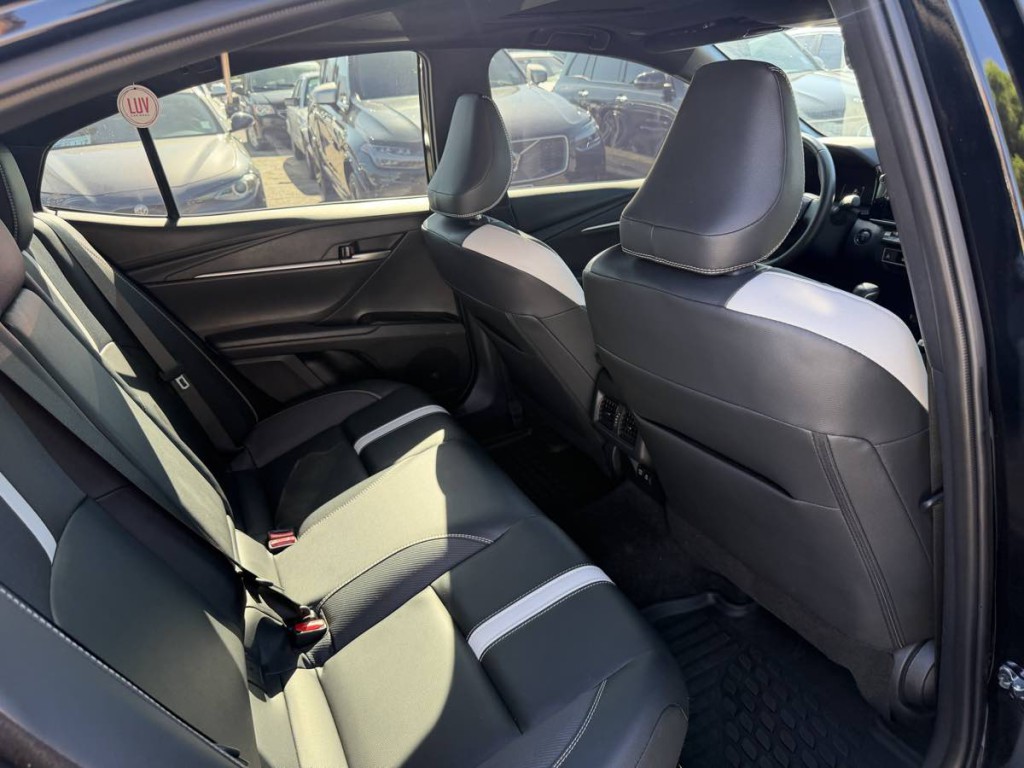 2025 Toyota Camry Image 19